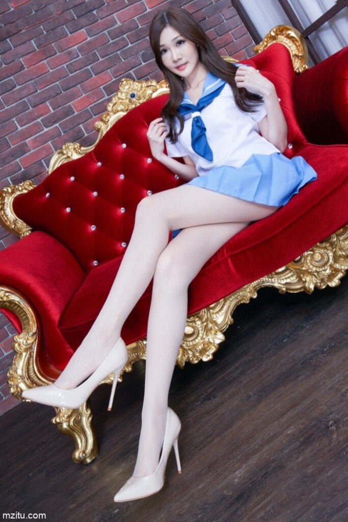 成熟迷人的美少妇，美腿纤细白皙真性感-美色吧