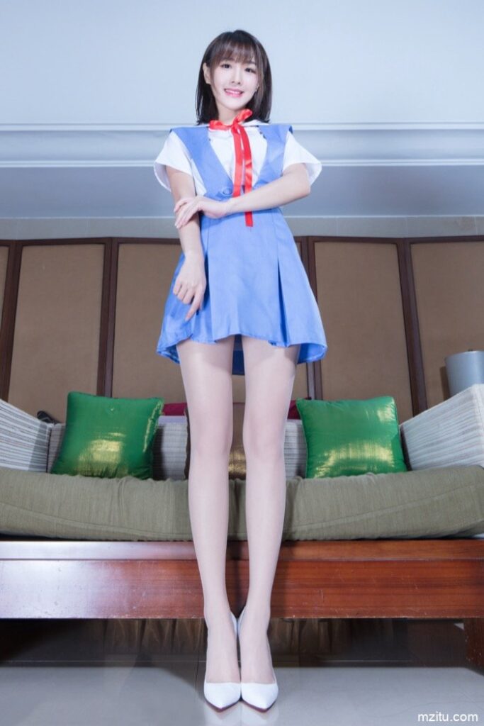 台湾妹子好甜美，一双大白腿让人移不开眼！-美色吧