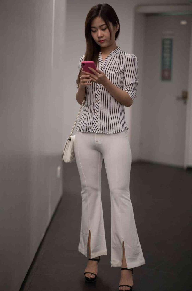 逛书店的白色紧身裤女孩【450P】04040-美色吧