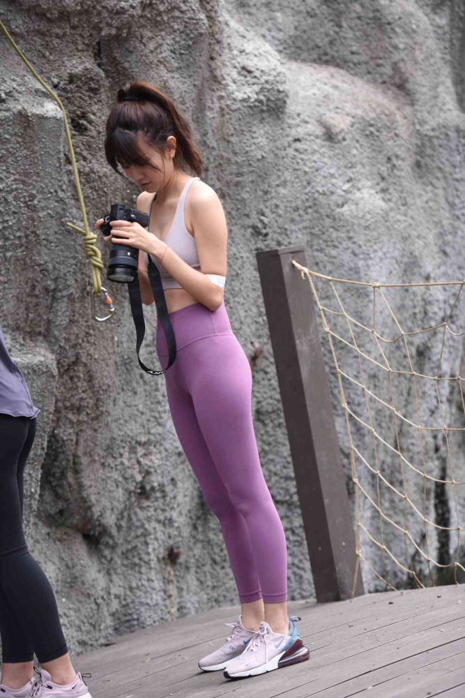 香芋色瑜伽裤高马尾女孩【111P】04039-美色吧