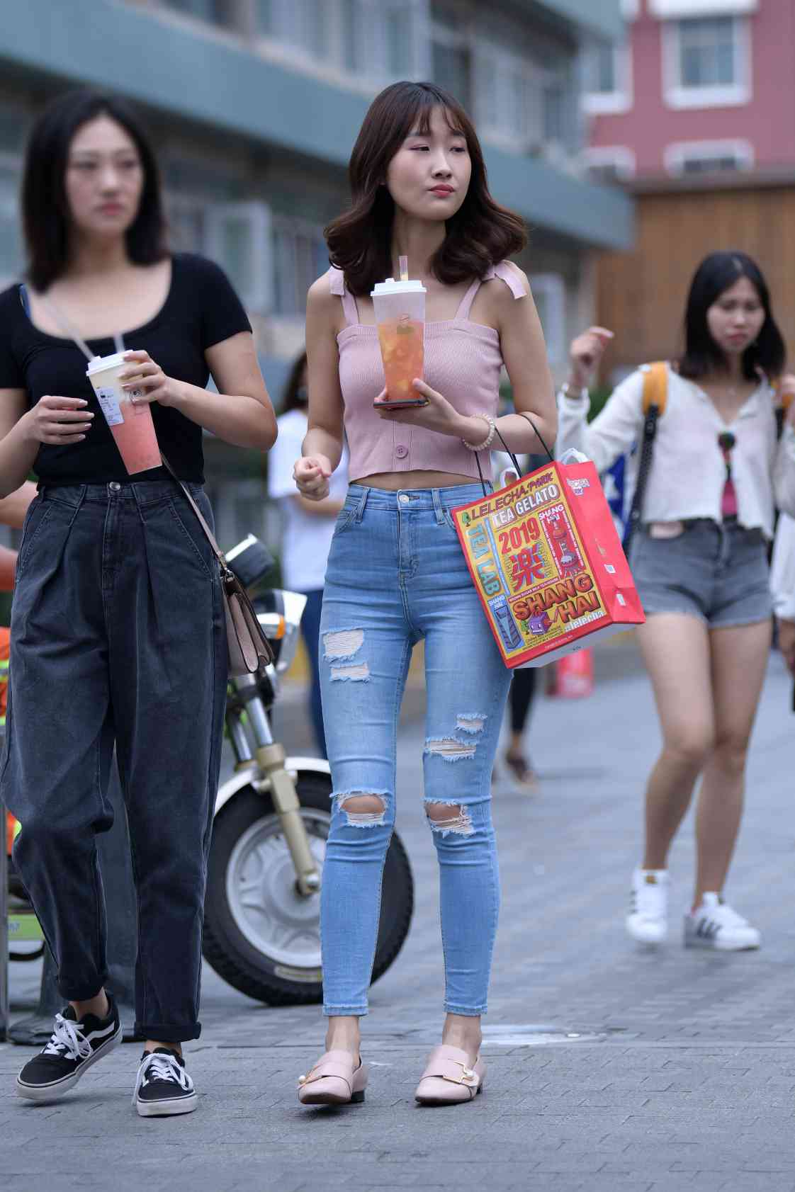 图片[2]-【免费】紧身牛仔裤女生【18P】04014-美色吧