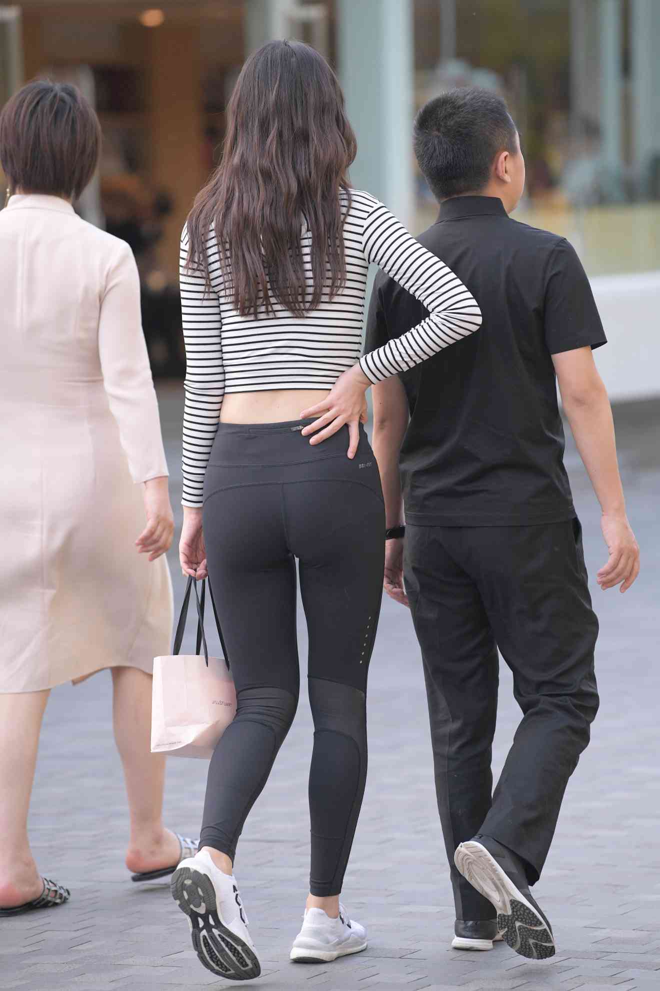 图片[3]-【免费】逛街的瑜伽裤女人【23P】04033-美色吧
