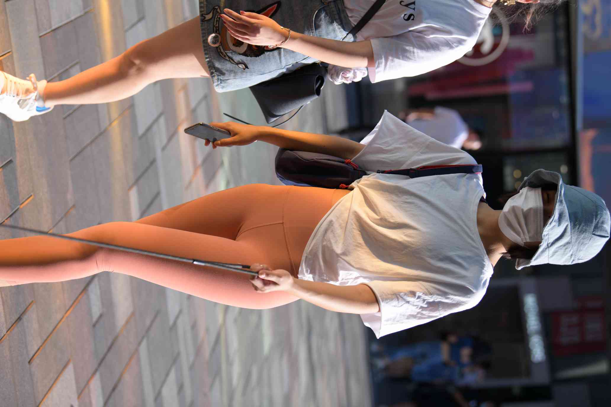 图片[2]-【免费】遛狗的瑜伽裤女人【60P】04031-美色吧