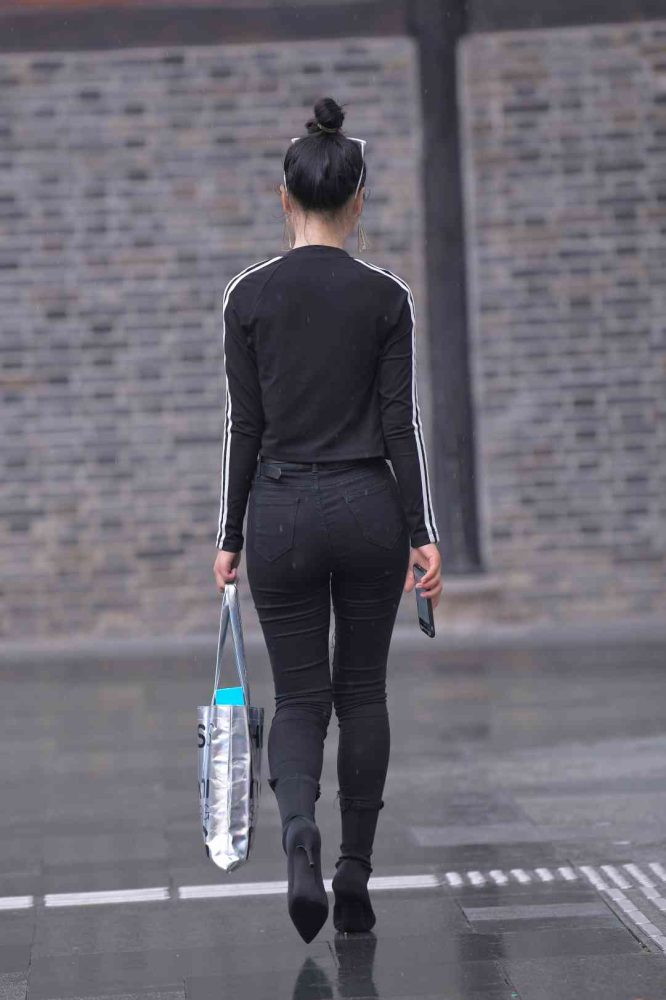 【免费】酷酷的紧身牛仔裤女人【7P】04038-美色吧