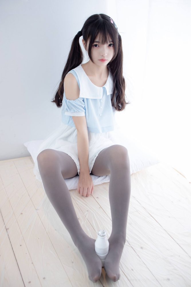 超级甜美的灰丝小姑娘【86P】20005-美色吧