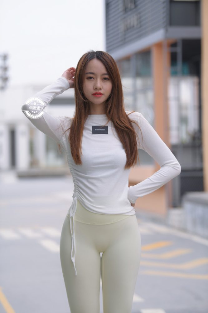 漂亮的白色瑜伽裤女孩 J1441 696P1V-21.4GB-美色吧