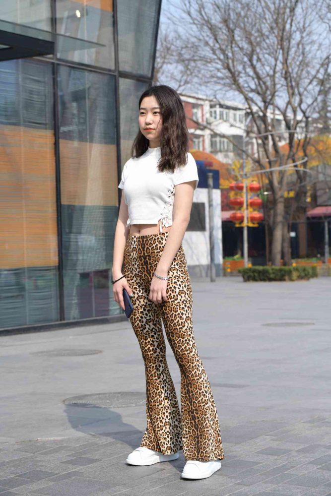 豹纹紧身裤小姑娘【339P】04026-美色吧