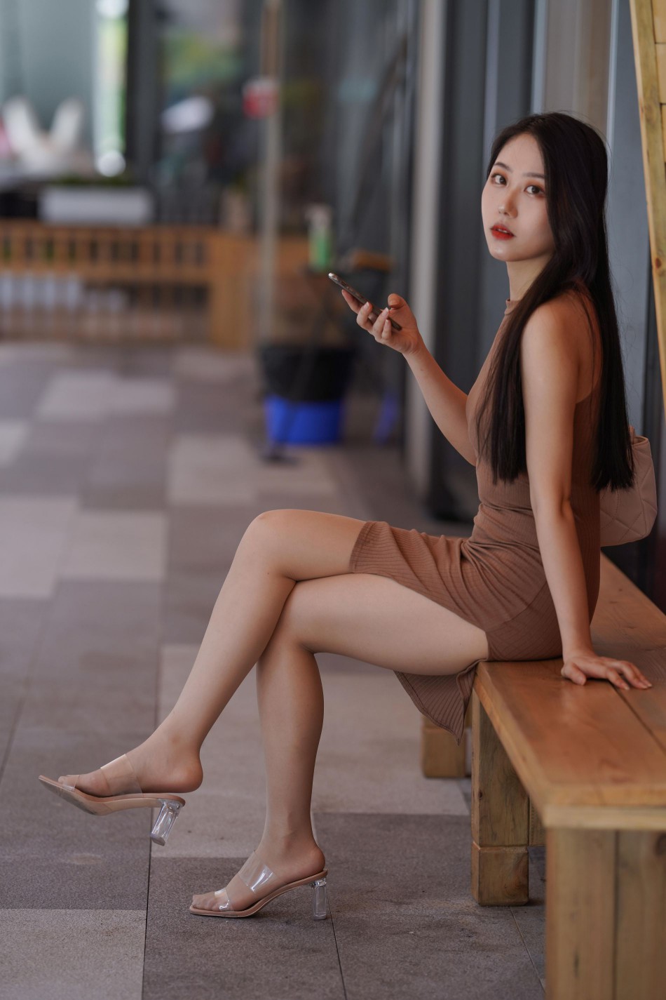 图片[5]-超有女人味的姑娘短裙逛街【400P】00049-美色吧