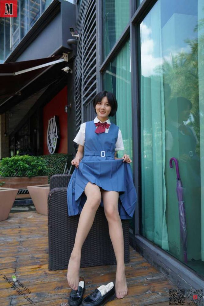 一副学生模样的短发姑娘【112P】20023-美色吧