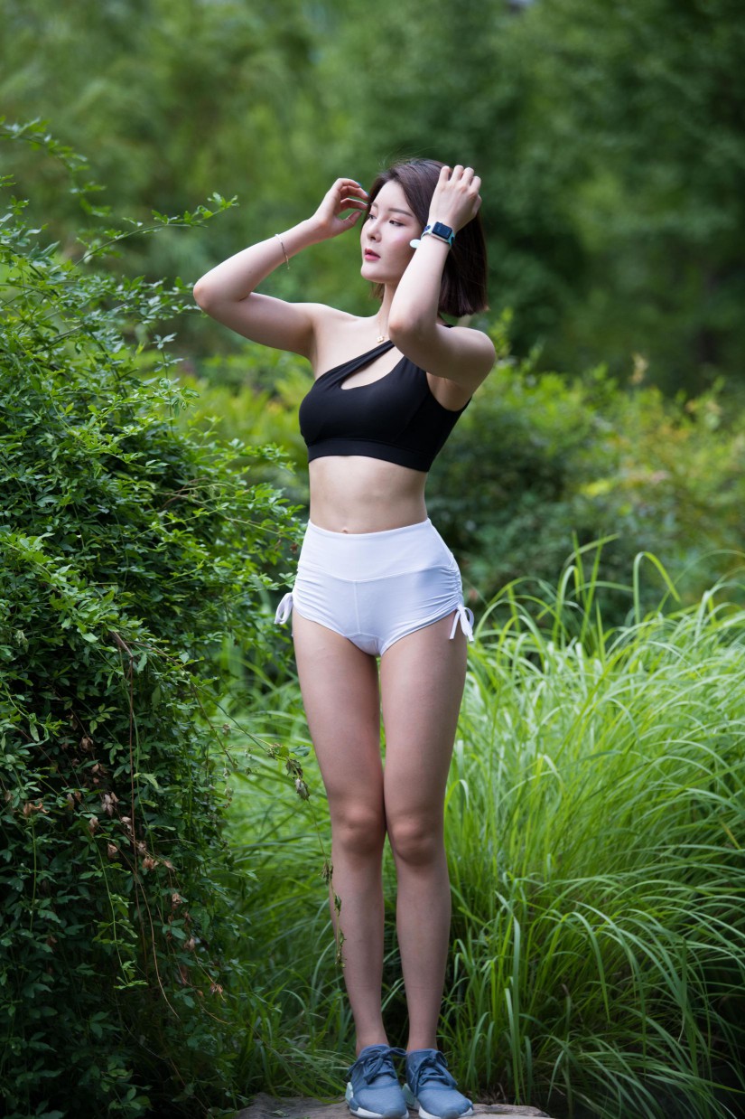 图片[5]-在户外玩耍的白色短裤漂亮姑娘【239P】00061-美色吧