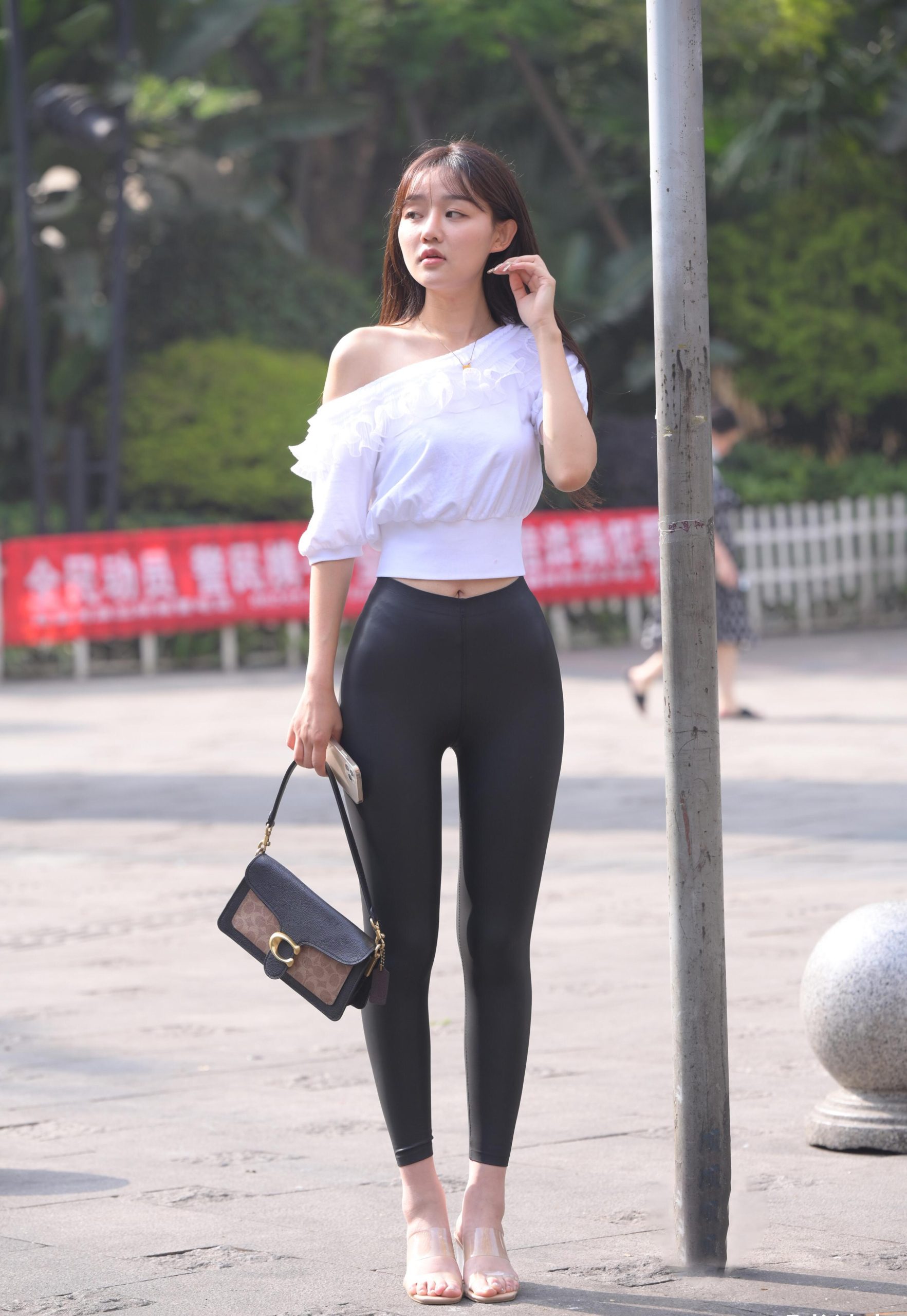 图片[5]-笑容非常甜美且治愈的皮裤女孩 J1945 751P1V-22.1GB-美色吧