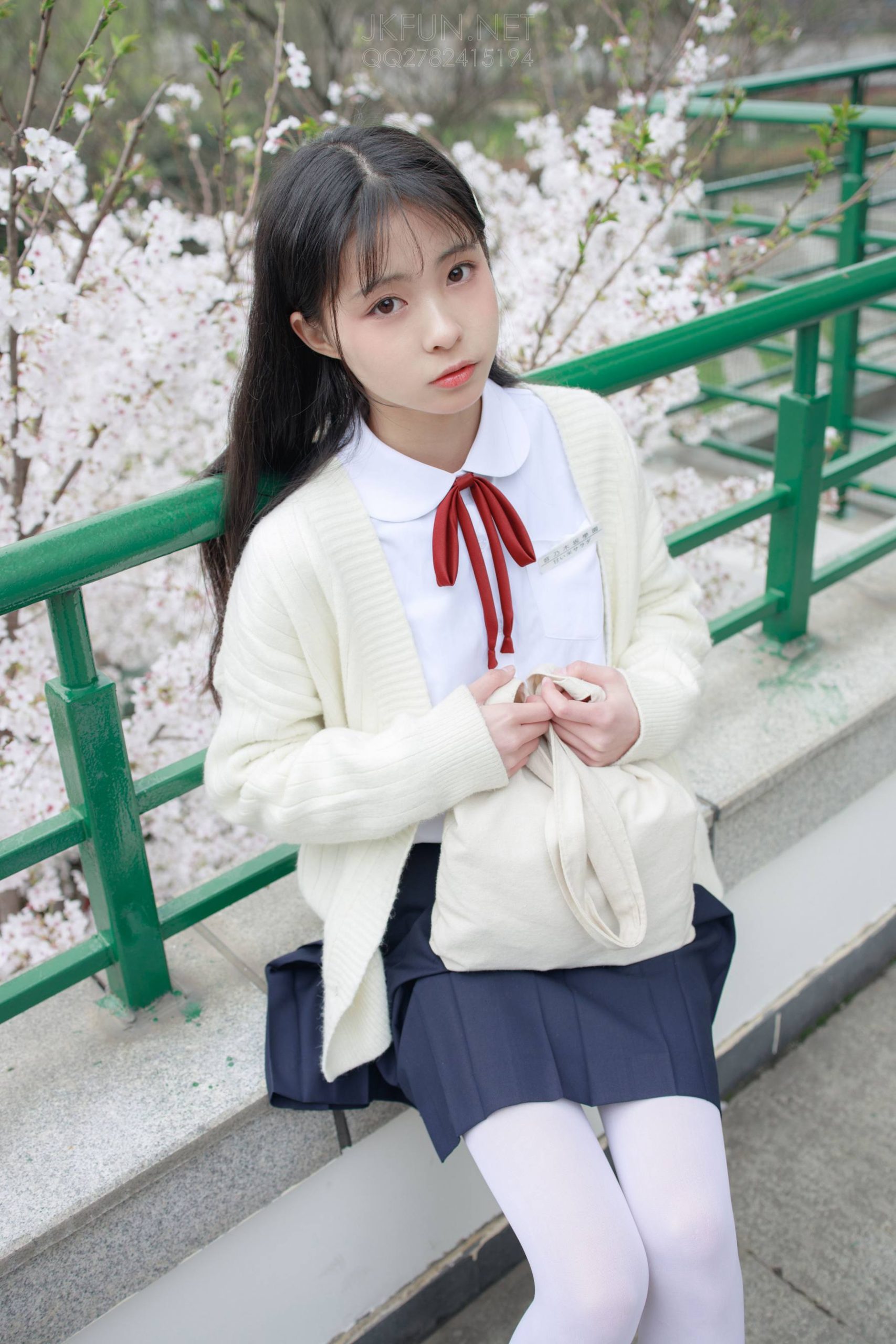 图片[1]-甜美可人的白丝姑娘【127P】20011-美色吧