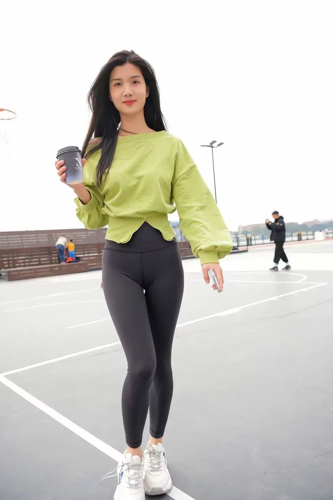图片[1]-绿色瑜伽裤女孩很开心 J1519 1094P1V-27.6GB-美色吧