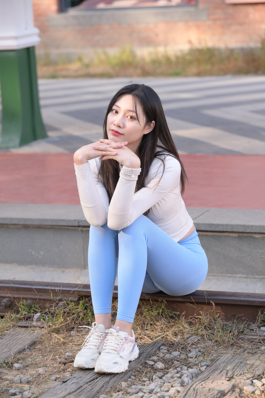 图片[2]-在路边休息的瑜伽裤女孩 J3435 558P-10.8GB-美色吧