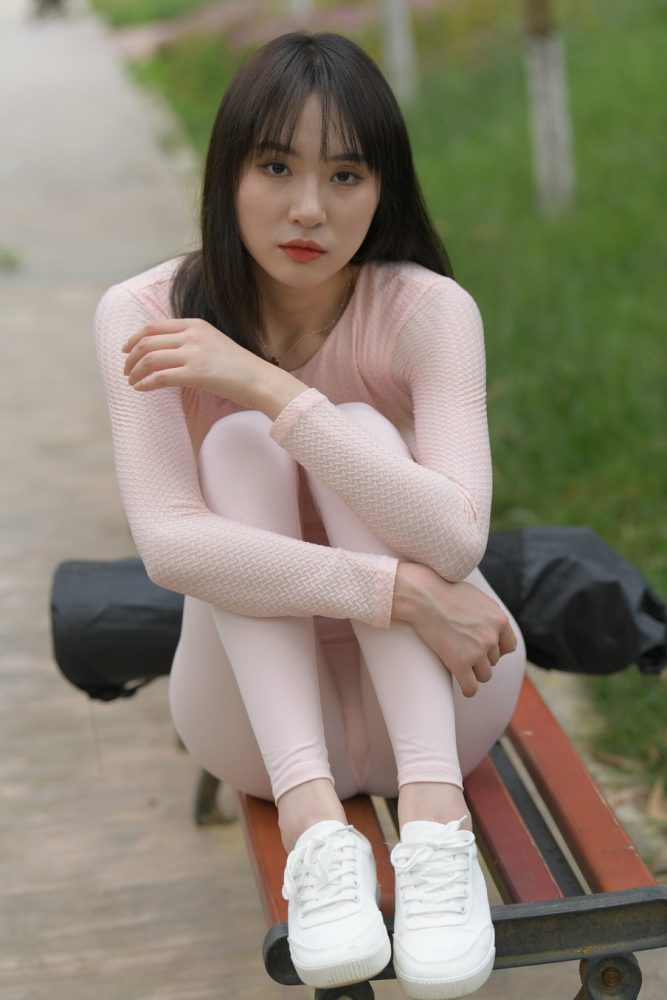 图片[1]-粉粉的瑜伽裤女孩太可爱了 J2090 854P1V-30.4GB-美色吧