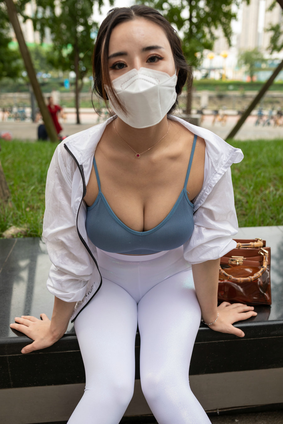 图片[1]-白色瑜伽裤女孩很漂亮 J1518 856P4V-30.0GB-美色吧