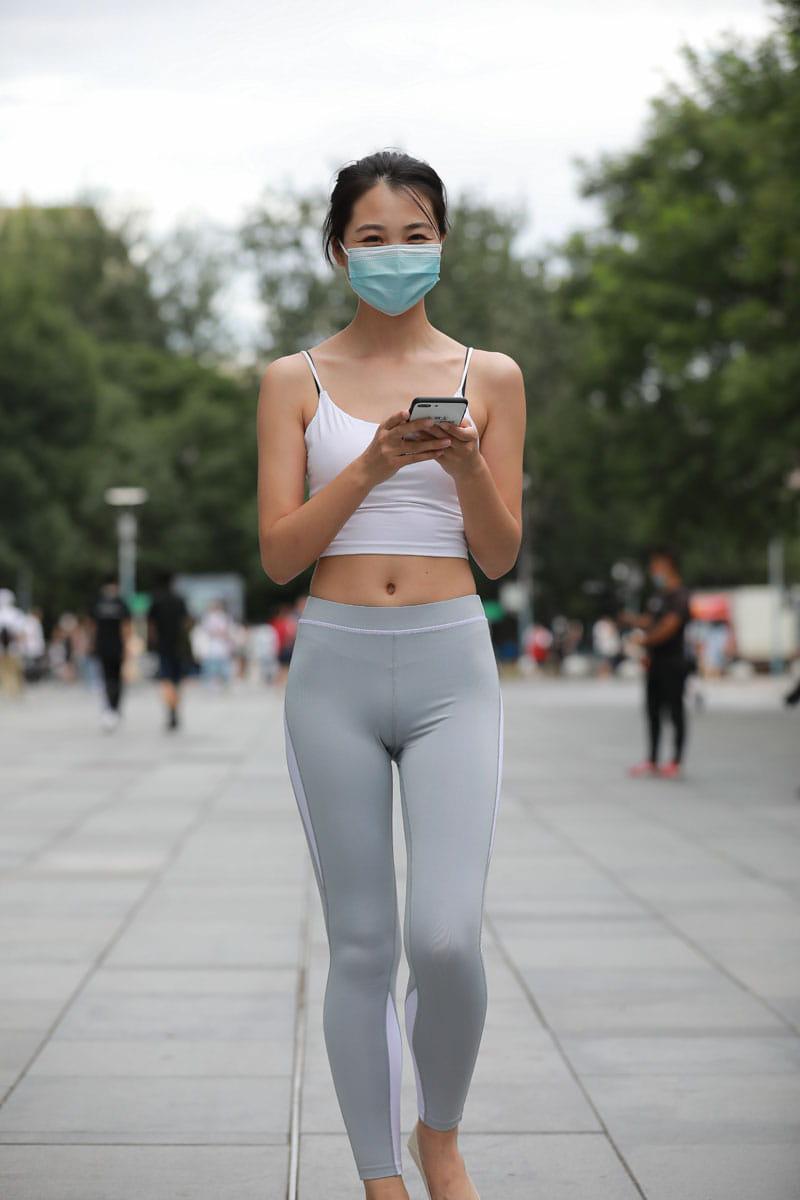 图片[4]-灰色瑜伽裤姑娘笑容超甜 J5074 180P2V-2.15GB-美色吧