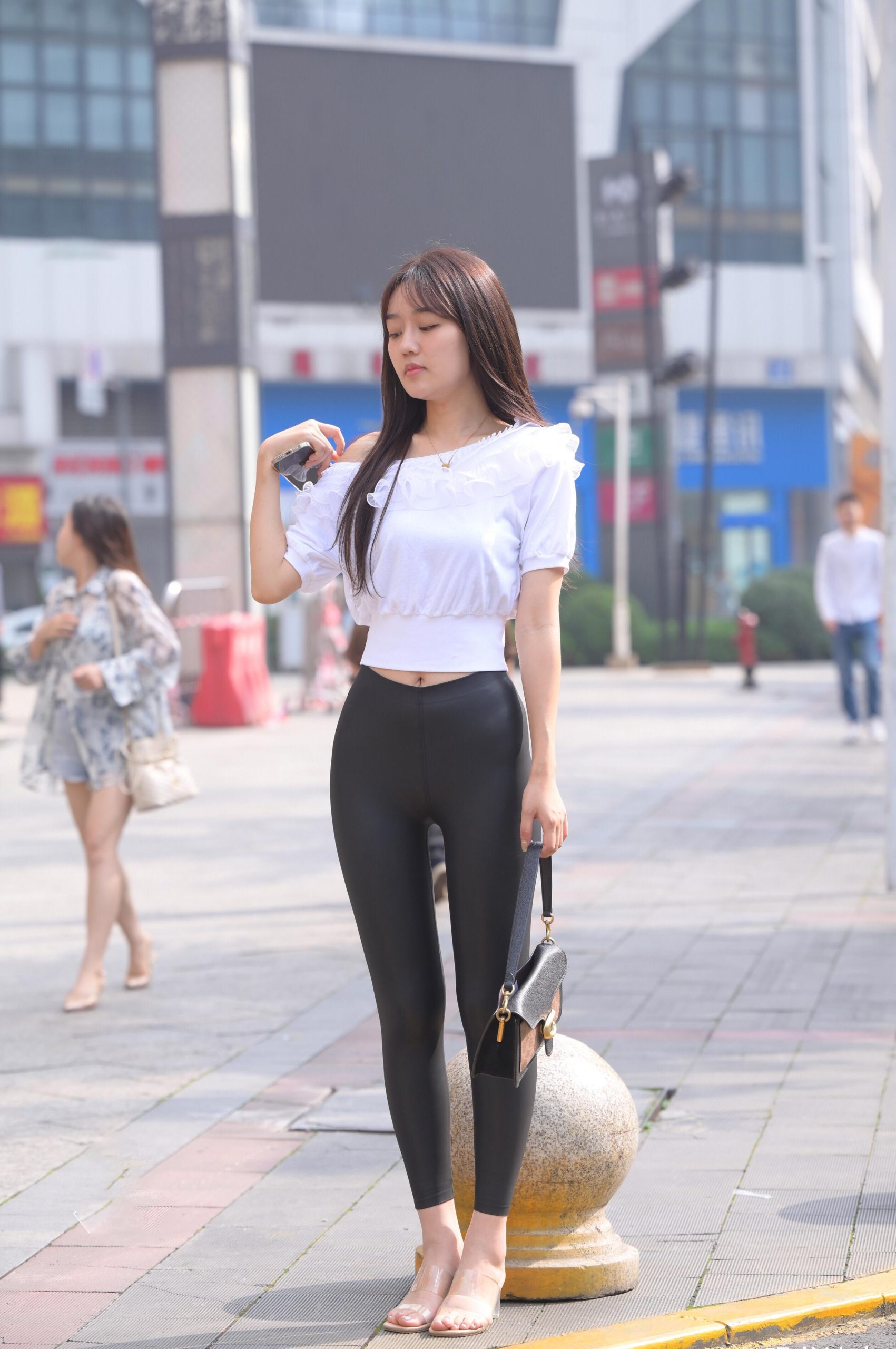 图片[4]-笑容非常甜美且治愈的皮裤女孩 J1945 751P1V-22.1GB-美色吧