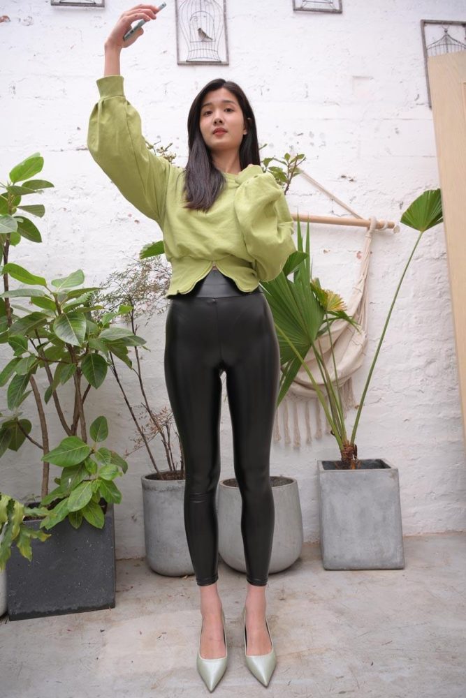 身材很棒的紧身皮裤女孩 J1537 653P1V-19.3GB-美色吧