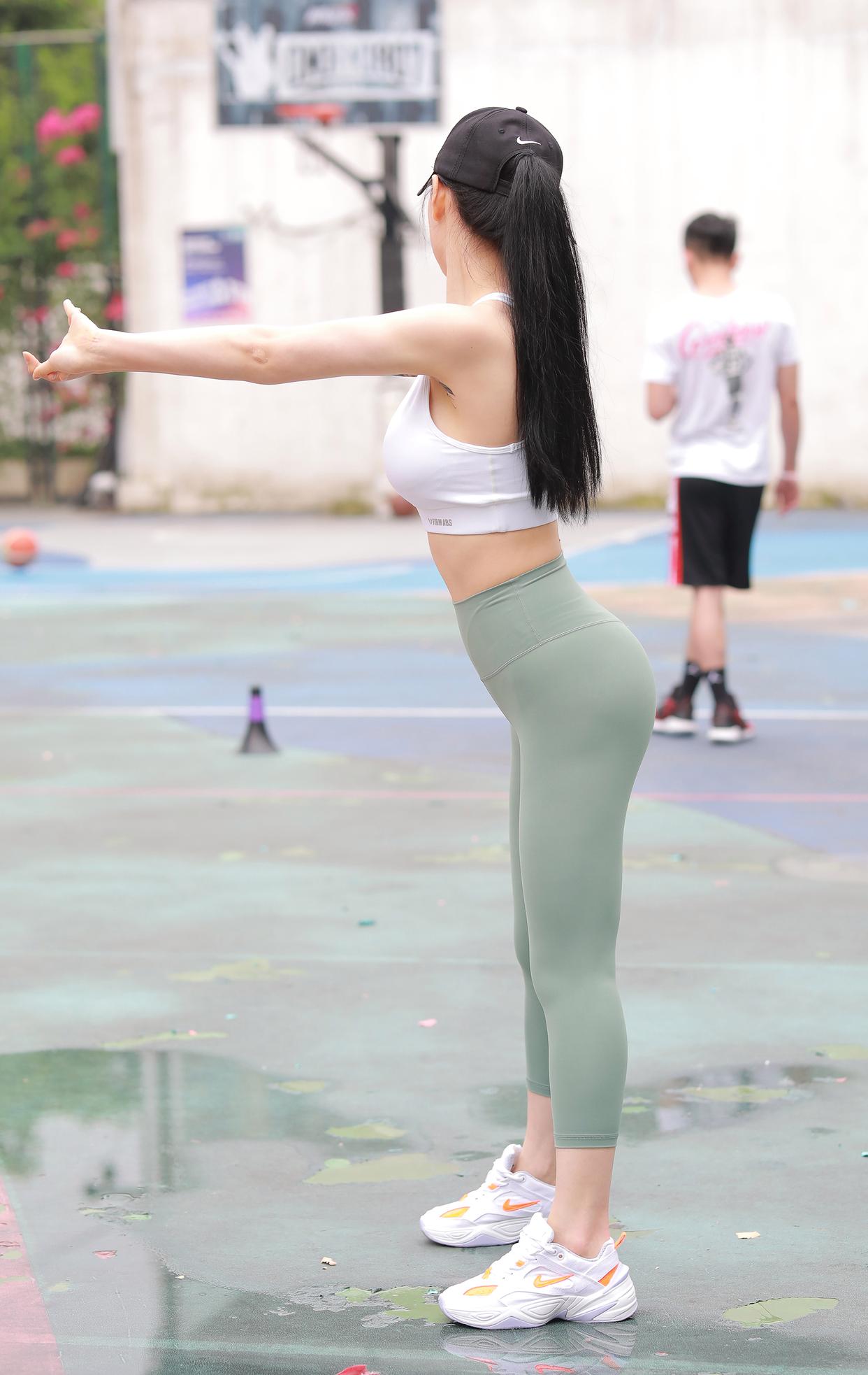 图片[1]-打扮很休闲的瑜伽裤女孩 J1600 415P3V-10.4GB-美色吧