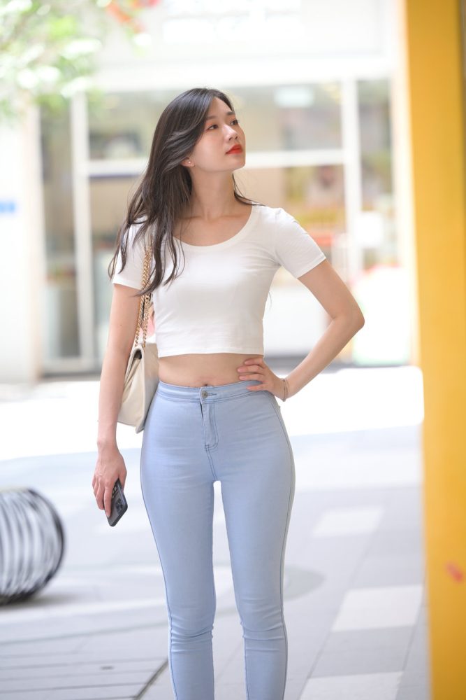 图片[2]-正在逛街的紧身牛仔裤女孩J1815 1112P1V-30.2GB-美色吧