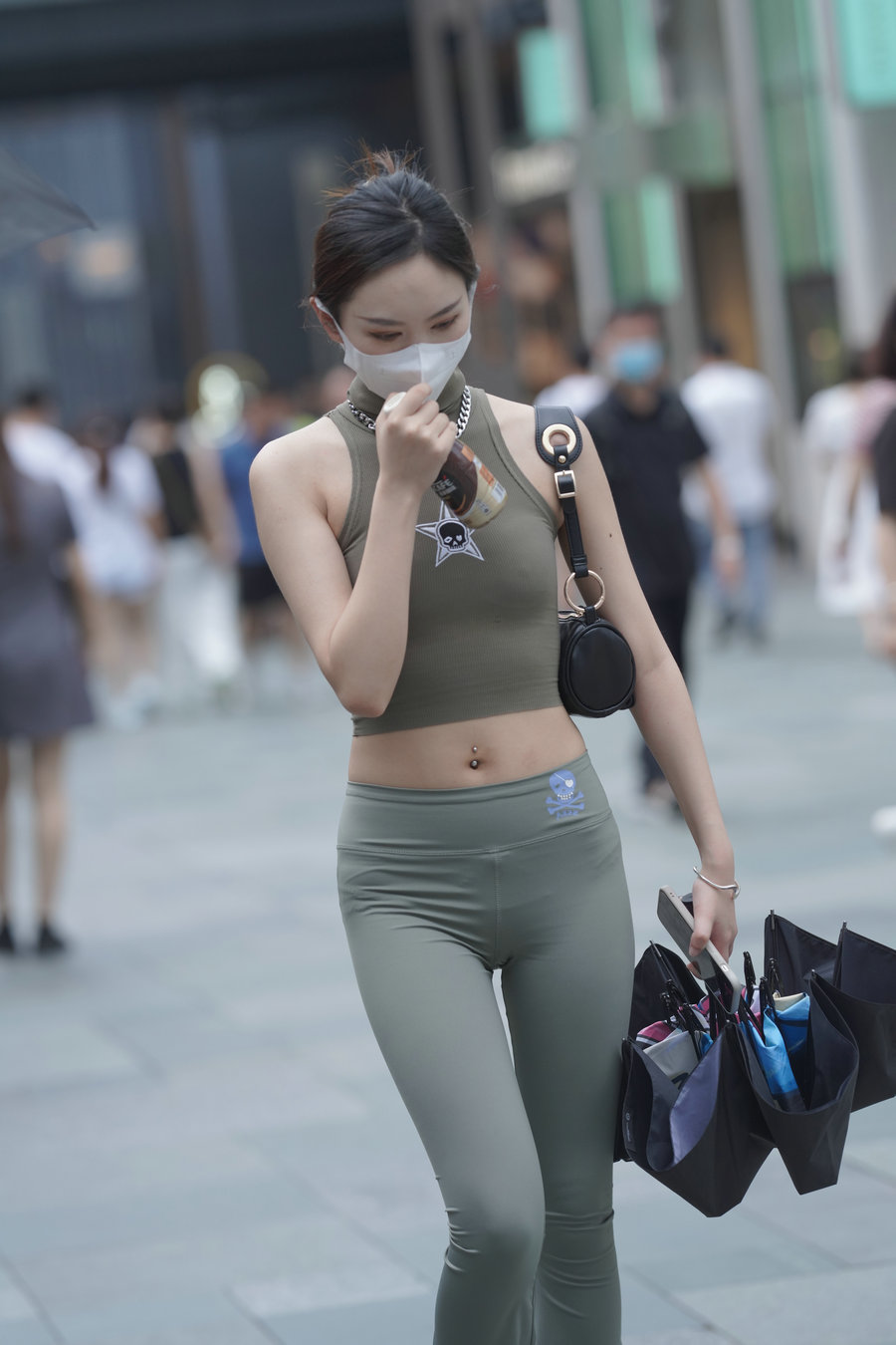 图片[1]-戴口罩的瑜伽裤小女人J3557 133P-1.43GB-美色吧