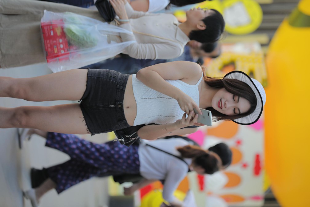 图片[2]-非常时尚阳光的牛仔热裤女孩【808P】00064-美色吧