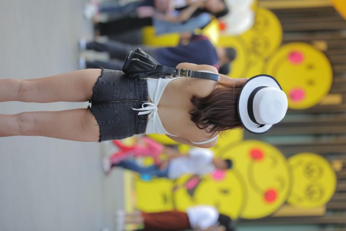非常时尚阳光的牛仔热裤女孩【808P】00064-美色吧