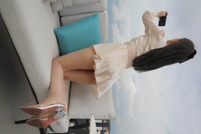 戴黑色蝴蝶结的长发女孩【369P】00027-美色吧