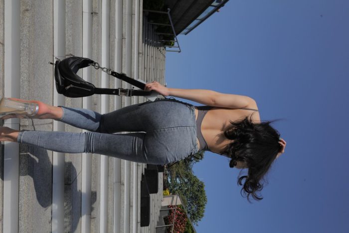 漂亮的紧身牛仔裤长发女孩【474P】00059-美色吧