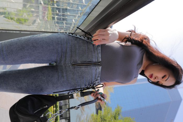 漂亮的紧身牛仔裤长发女孩【474P】00059-美色吧