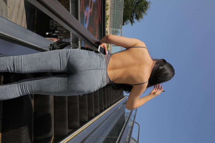 漂亮的紧身牛仔裤长发女孩【474P】00059-美色吧