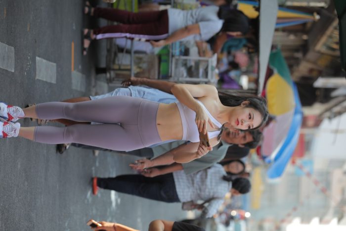 逛街的马尾辫瑜伽老师【556P】00016-美色吧