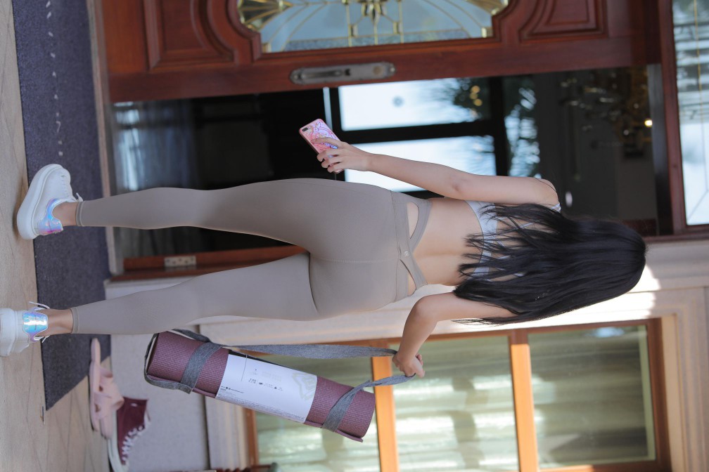 图片[5]-灰色瑜伽裤温柔的女孩【369P】00058-美色吧