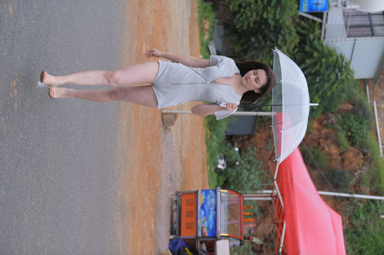 图片[4]-阴雨天在海边骑车的长发女人【156P】00044-美色吧