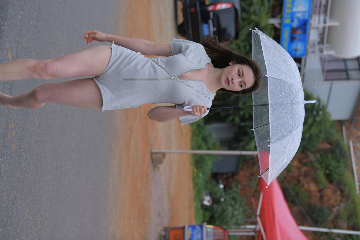 图片[5]-阴雨天在海边骑车的长发女人【156P】00044-美色吧