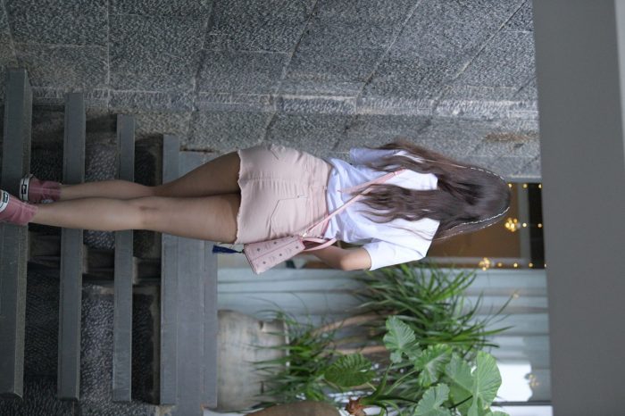 非常清纯甜美的短裙姑娘在逛街【458P】00052-美色吧