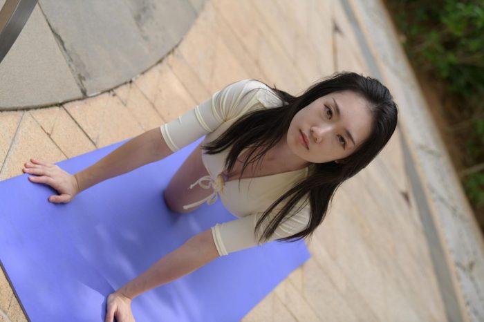 游泳池旁边的比基尼女生【327P】00042-美色吧