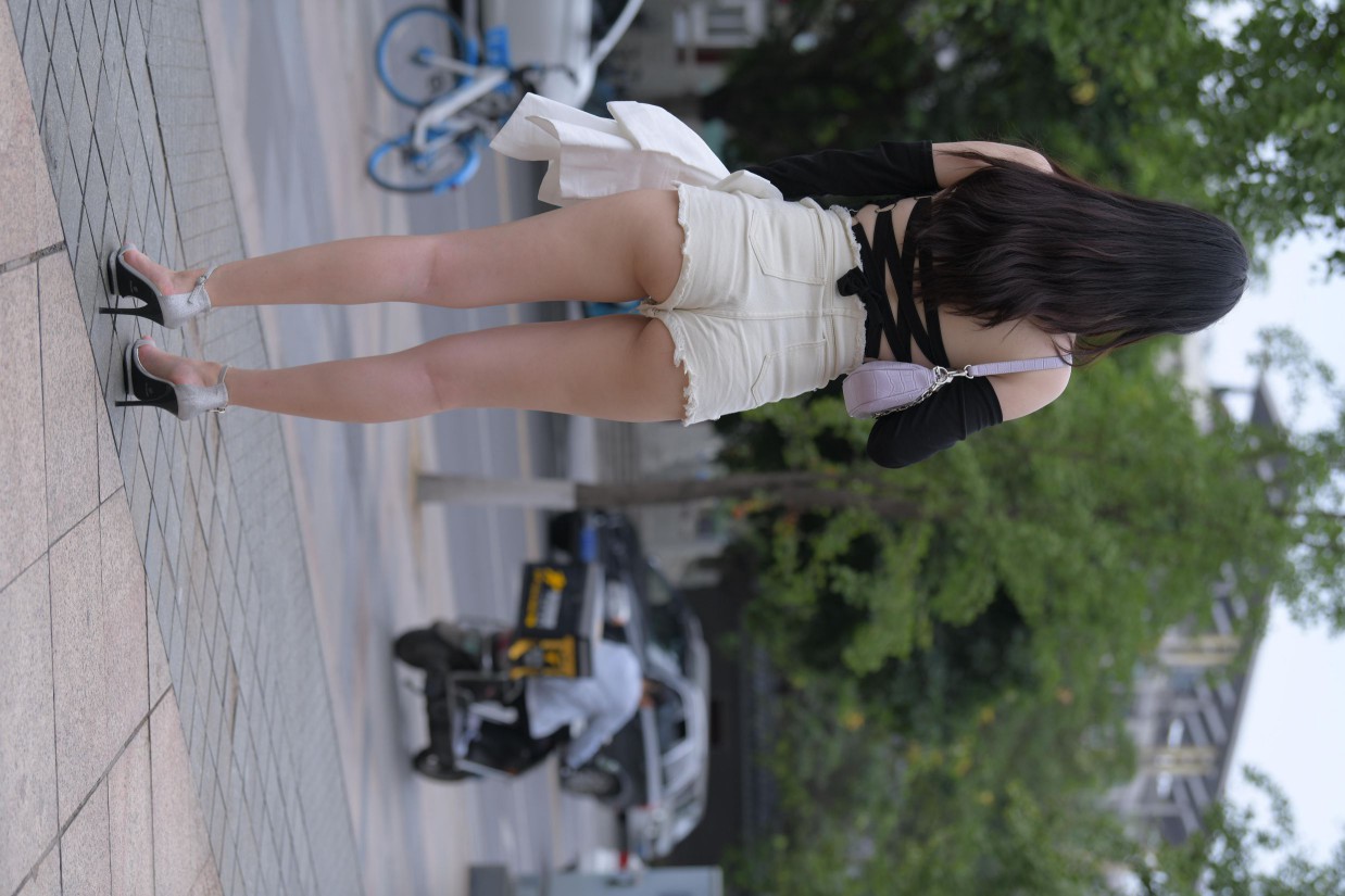 图片[5]-白色短裤的女生笑的很开心【177P】00035-美色吧