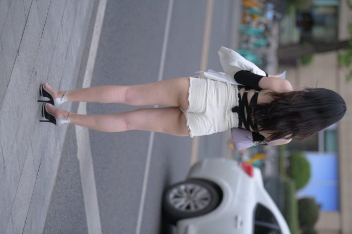 长发飘飘的白色热裤美丽女孩【49P】00029-美色吧