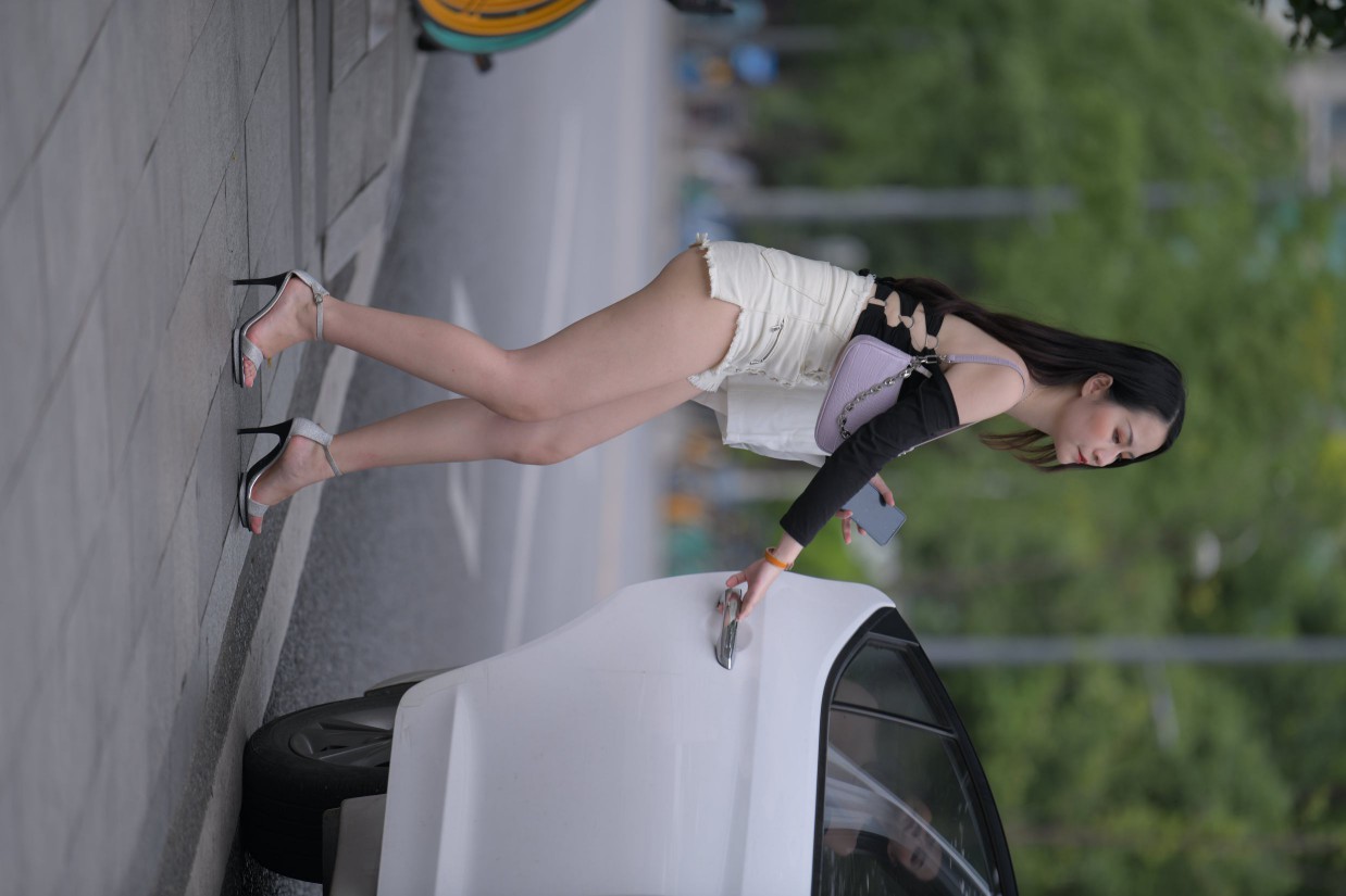 图片[6]-长发飘飘的白色热裤美丽女孩【49P】00029-美色吧