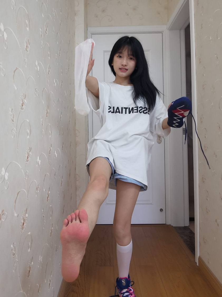 图片[1]-调皮的白袜女孩【149P】20017-美色吧