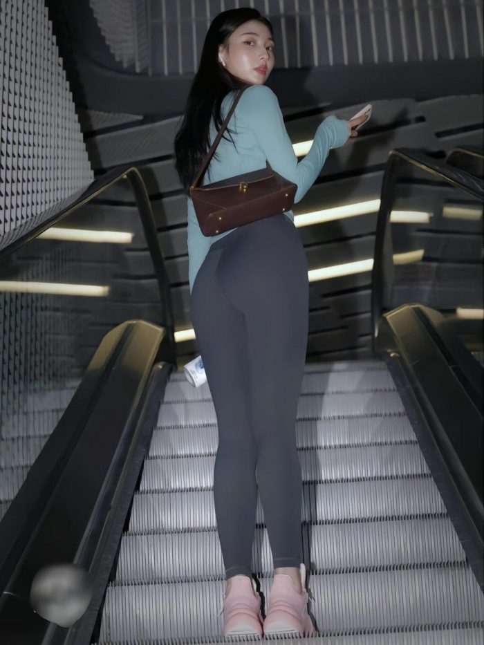 晚上逛商场的瑜伽裤漂亮女孩J2244 225P2V-15.1GB-美色吧