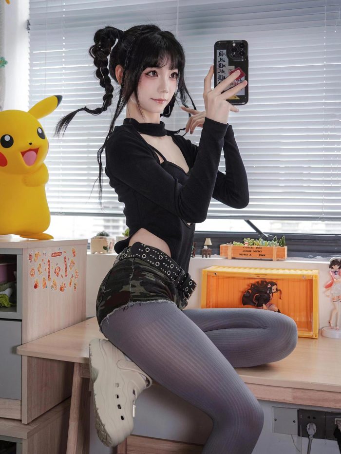 牛仔热裤+灰丝姑娘玩自拍-美色吧