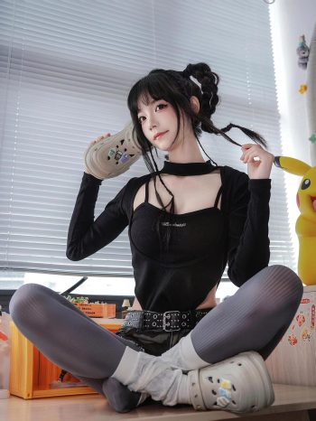 图片[5]-牛仔热裤+灰丝姑娘玩自拍-美色吧