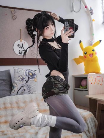 图片[2]-牛仔热裤+灰丝姑娘玩自拍-美色吧