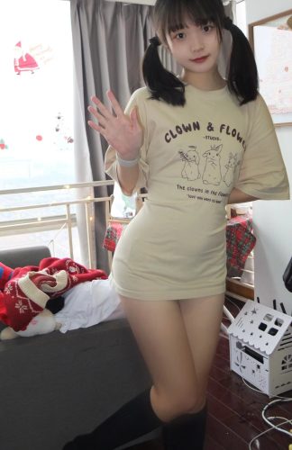 图片[9]-网格丝袜的清纯双马尾小姑娘-美色吧