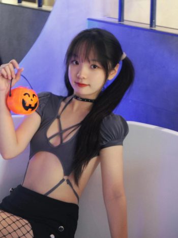 图片[5]-网格丝袜的清纯双马尾小姑娘-美色吧