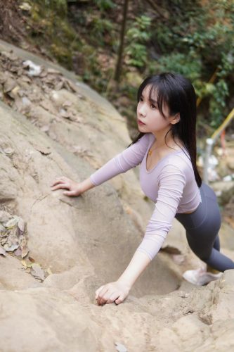 图片[8]-穿瑜伽裤爬山的长发少女-美色吧